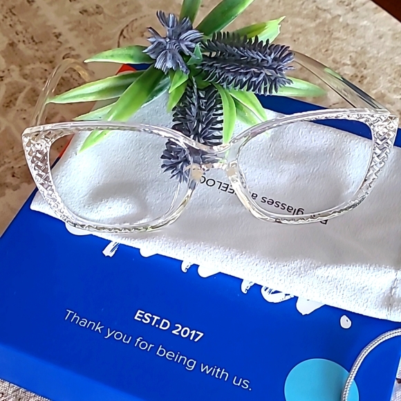 Eyeglasses Frame Measure in the Photo. New Original Package - Picture 7 of 13